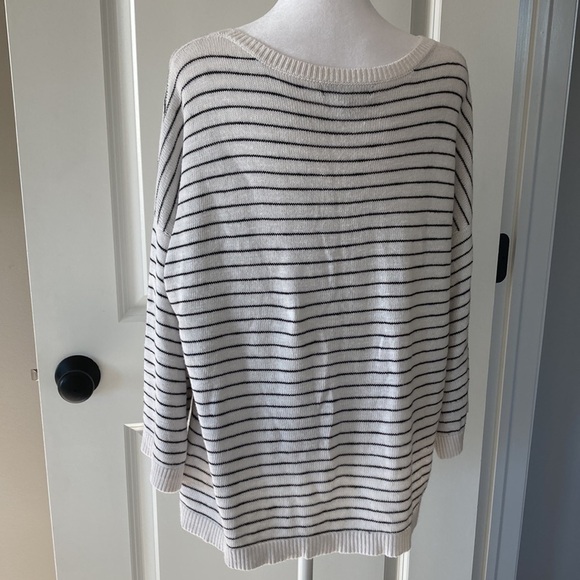 Banana Republic Factory large sweater black and white stripes - Picture 8 of 10